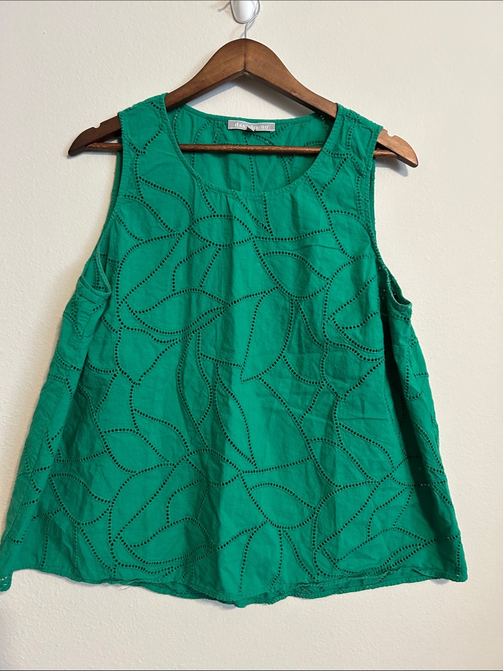 Daniel Rainn Green Embroidered Sleeveless Blouse – Size 2X